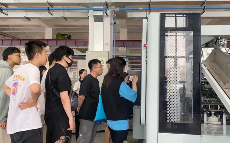  Tsinghua University visit to Discover