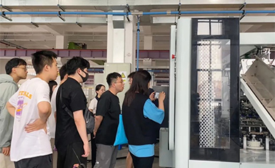 /A team of doctoral students from the Department of Mechanical Engineering at Tsinghua University visited and exchanged ideas at Discover!