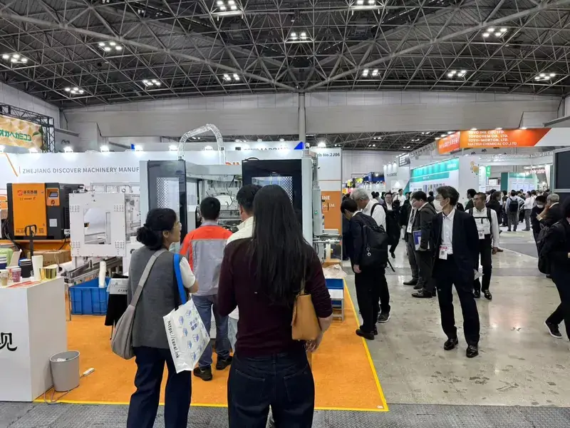 Packaging buyers lining up at Discover Machinery booth TOKYO PACK 2026